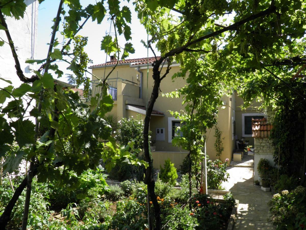 Apartman Mia Biograd Biograd Na Moru Exterior photo